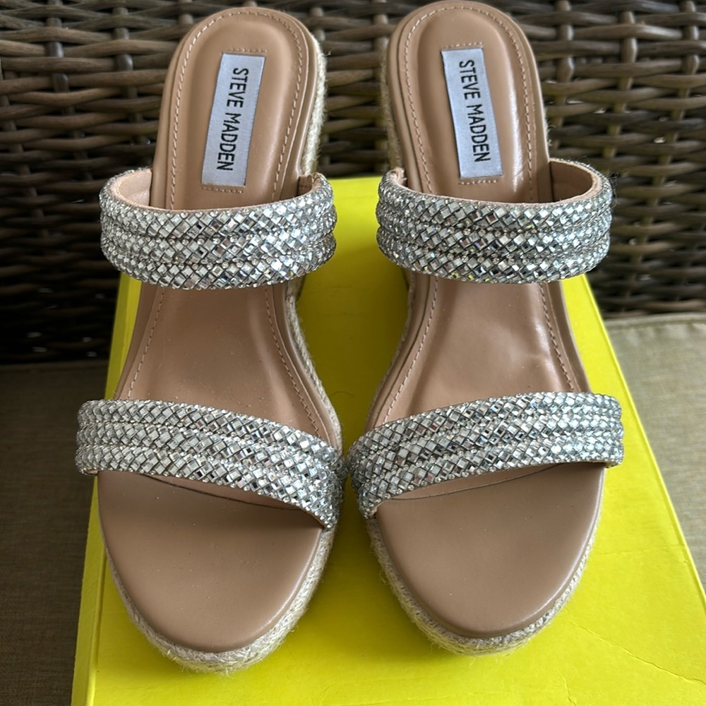 Steve Madden Upton Wedge. Ladies size 8.